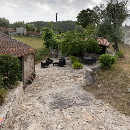 Casa Da Cascata Feriehus Pincaes